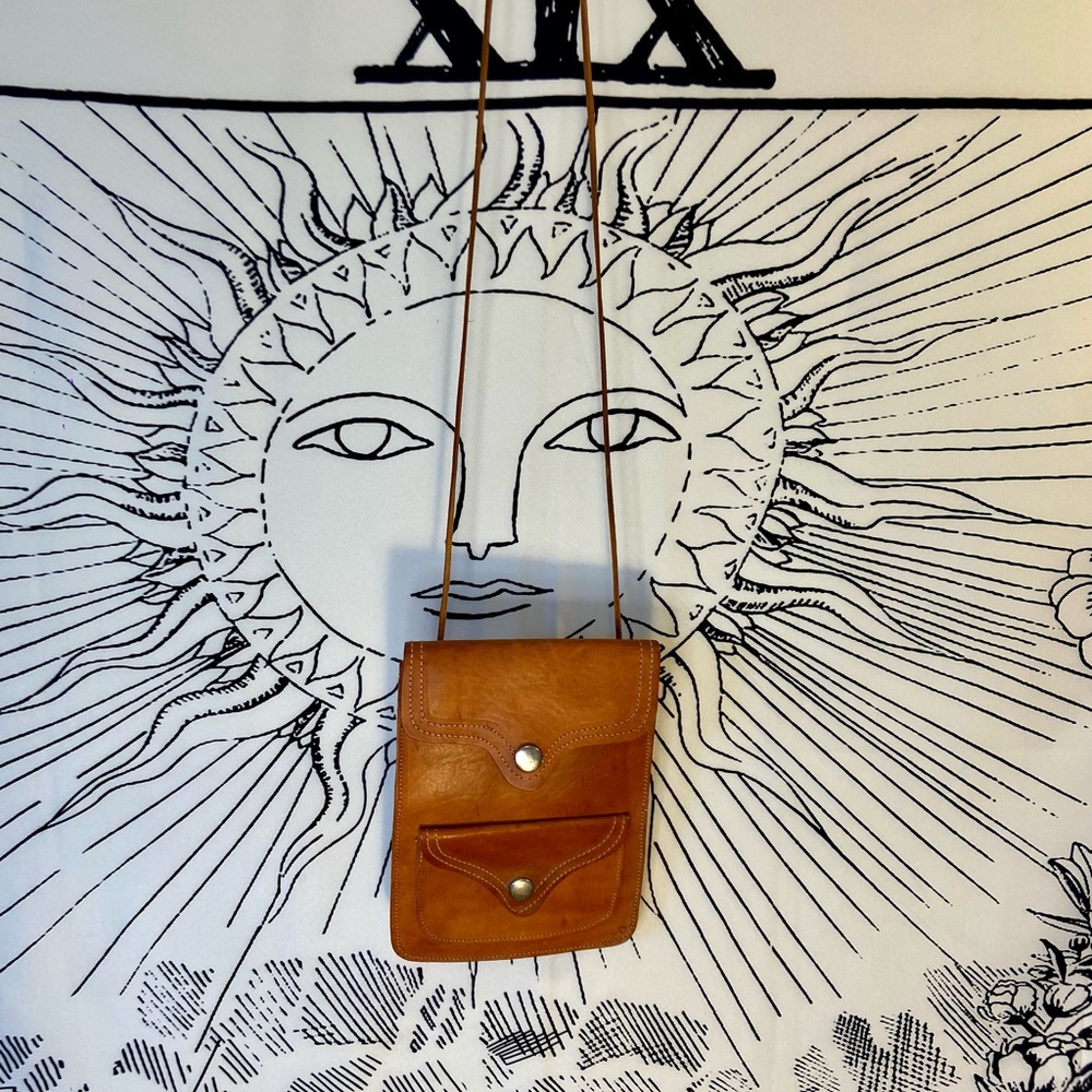 Vintage Nutmeg Leather Travelers Shoulder Wallet Bag
